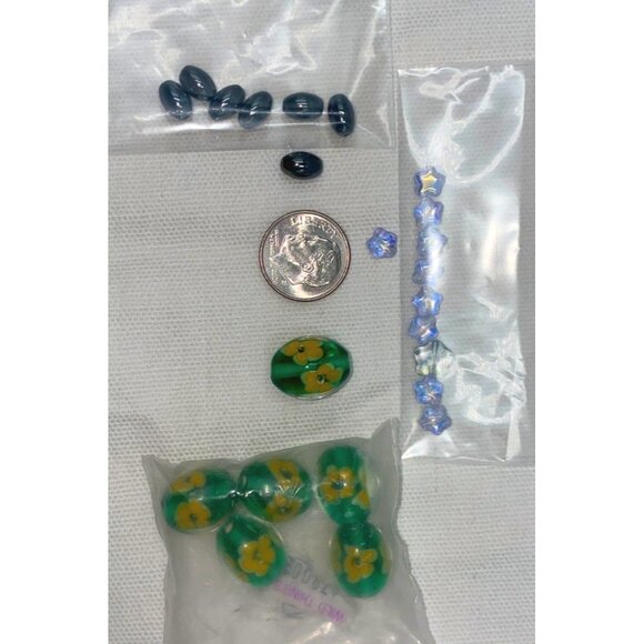 Assorted Jewelry Making Beads & Findings Set With Floral Glass Beads Gold Findin - Picture 2 of 4